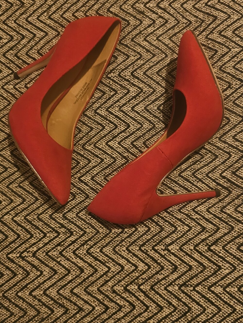 Red Pumps - Picture 10 of 10